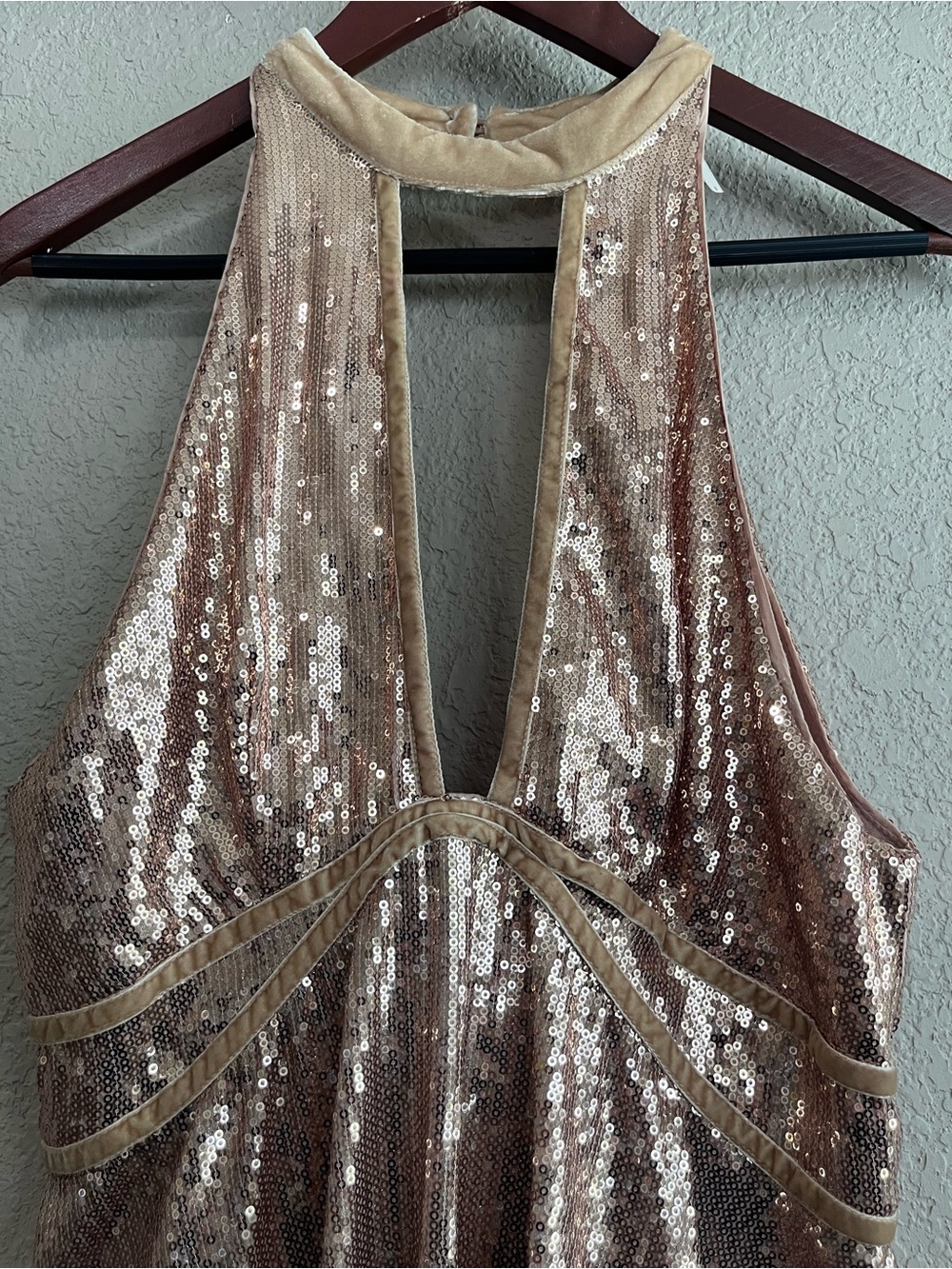 😎 Free People Film Noir Rose Gold Sequin Velvet Trim Halter Mini Dress - Size 8 - Picture 4 of 16